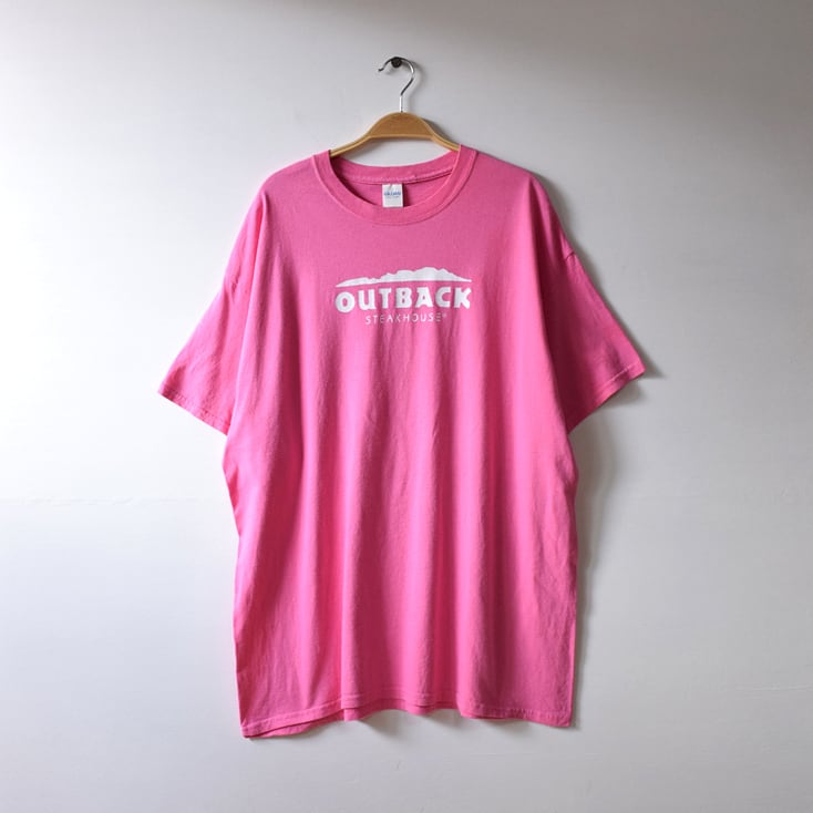 アウトバック ステーキハウス ロゴプリント ビッグサイズ Tシャツ メンズXL ピンク色 OUTBACK USA アメリカ古着 @BB0150