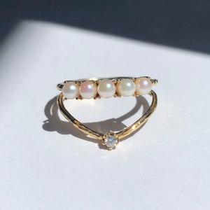 K18 Double Ring with Pearls and a Diamond
