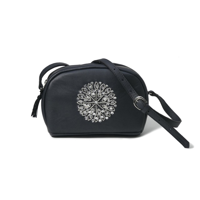 ブラック　レザー ショルダー バッグ（スパンコール&ビーズ刺しゅう）モロッコ morocco