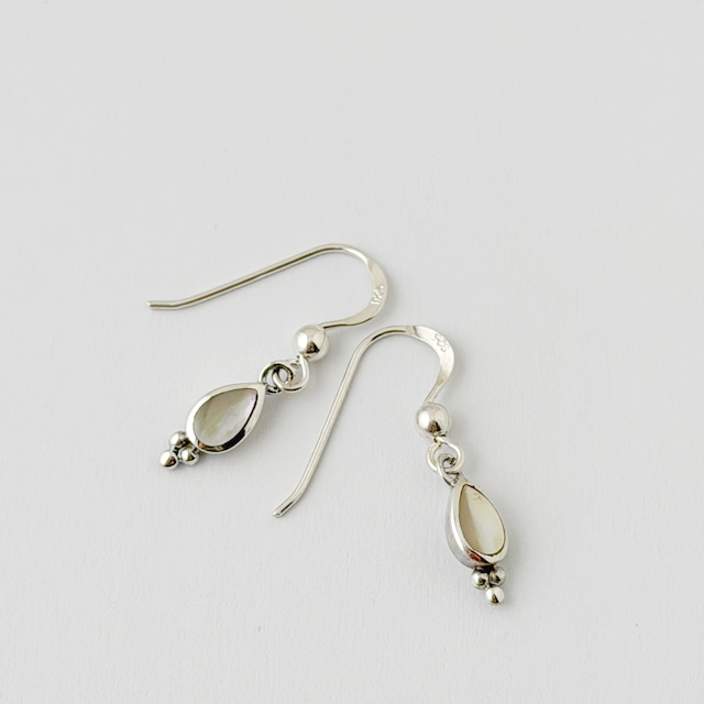 白蝶貝 ドロップ ドットフック ピアス