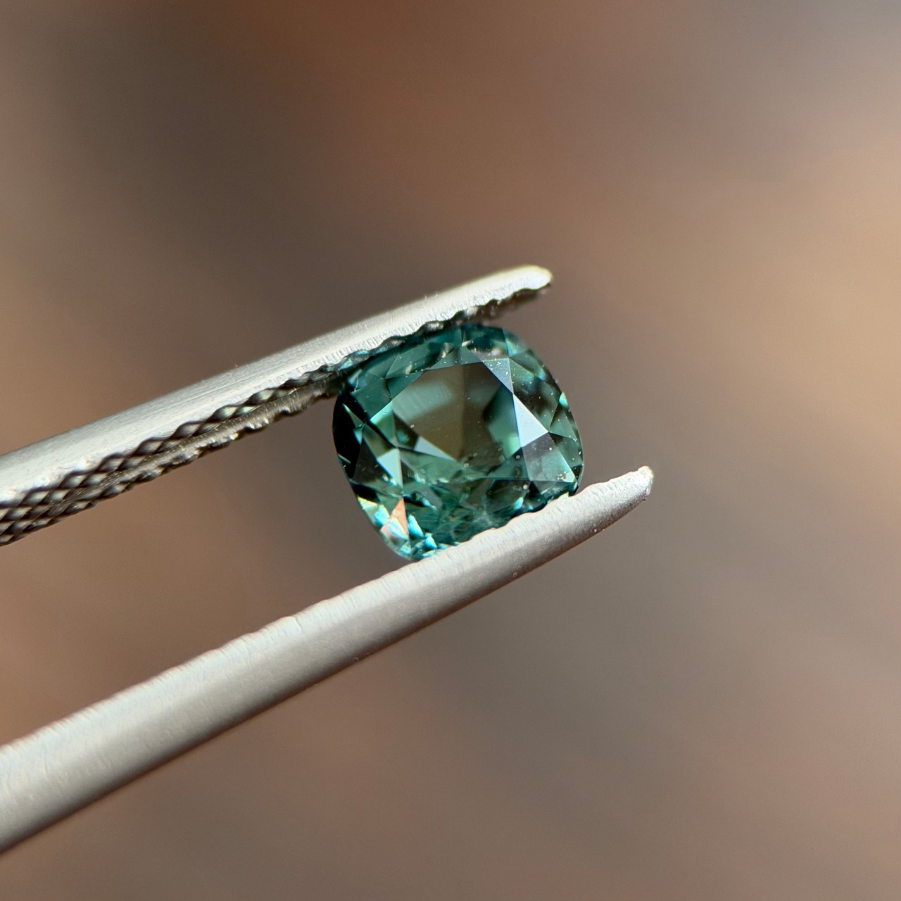 ブルーグリーントルマリン クッションカット 5.0x4.9mm, 0.70ct, アフガニスタン産