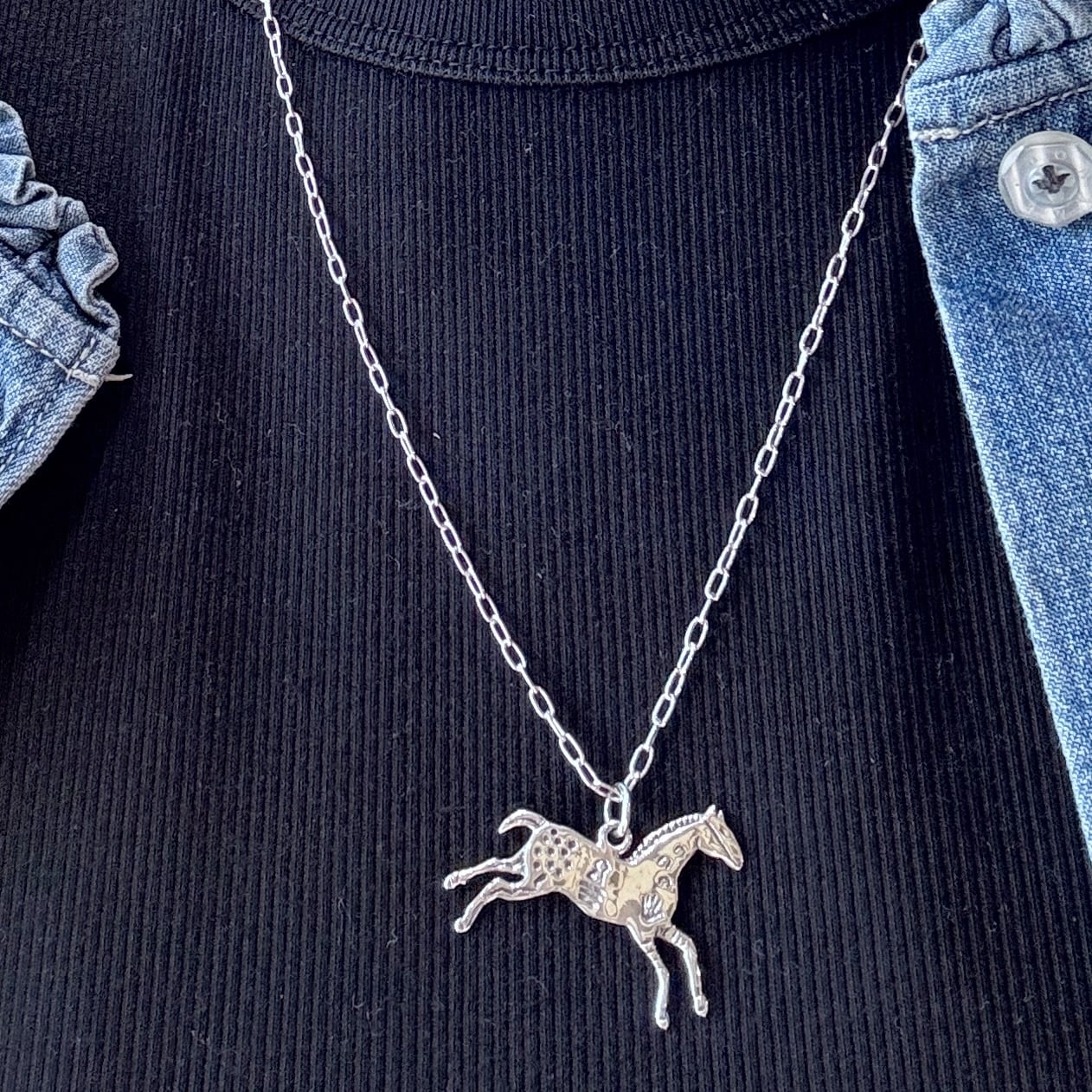 再々入荷】駆け抜ける馬 ペンダントトップ／ネックレス ホース 馬 蹄鉄