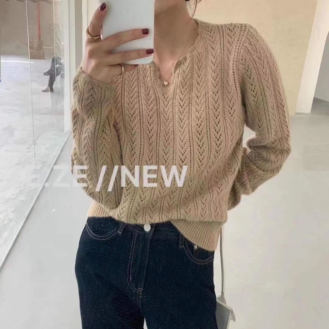 キーネック針抜きニット