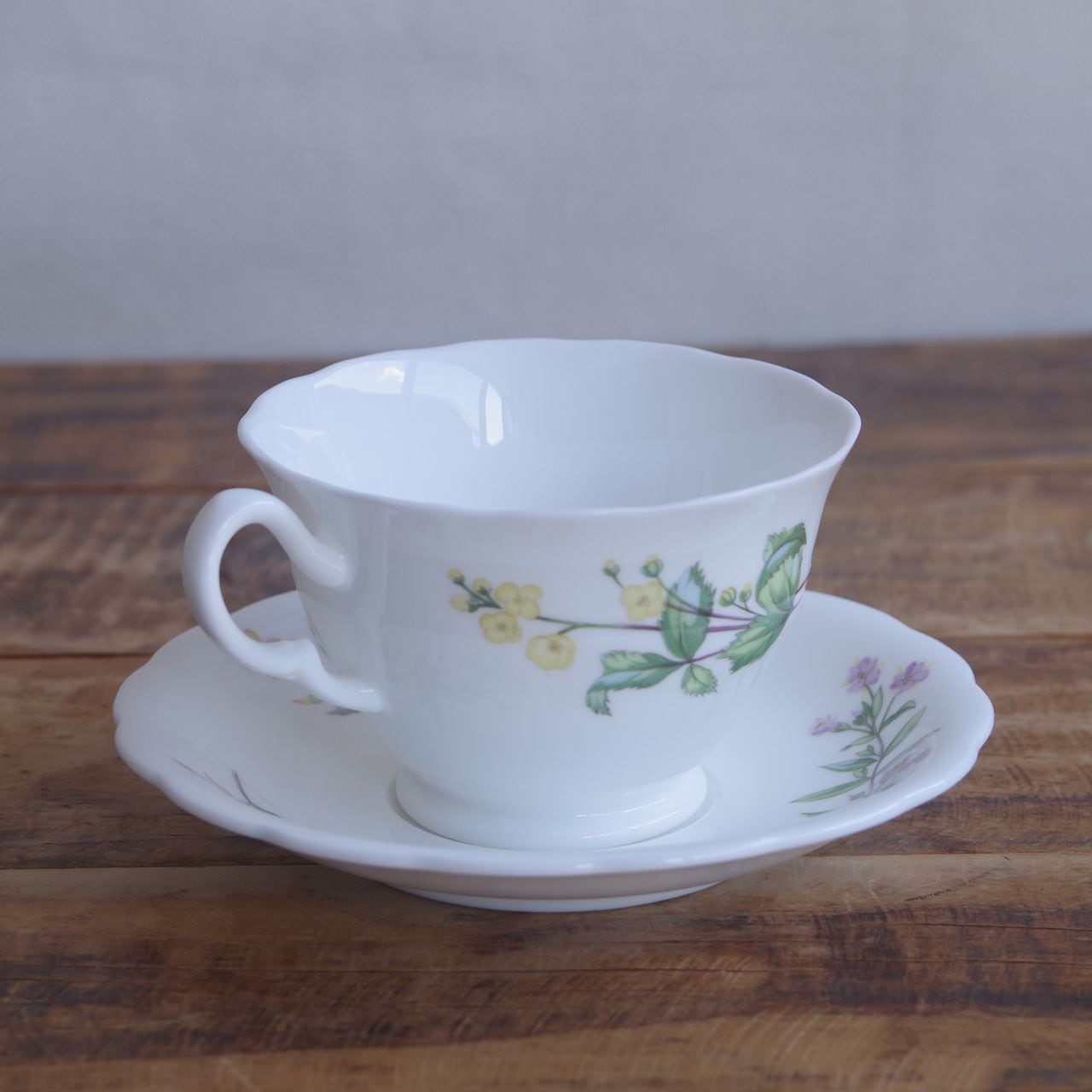 ミントン メドウ ティーカップ ソーサー Minton Meadow 花柄