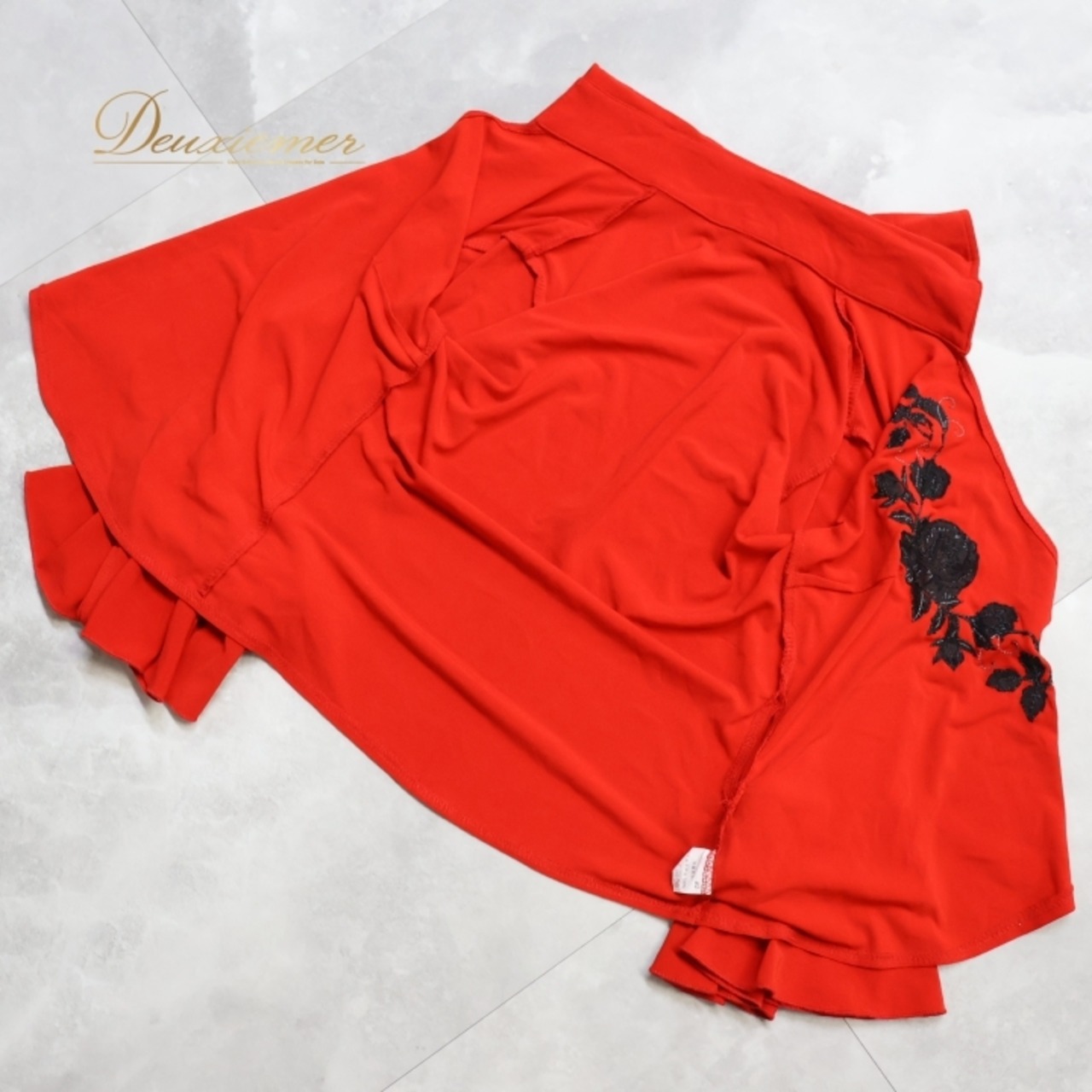 フラメンコ 衣装 トップス ブラウス レッド系 赤 黒 練習 レッスン 伸縮 ストレッチ 刺繍 花 鮮やか 華やか 上品 シンプル ダンス衣装 かわいい ステージ イベント フリル ブラック系