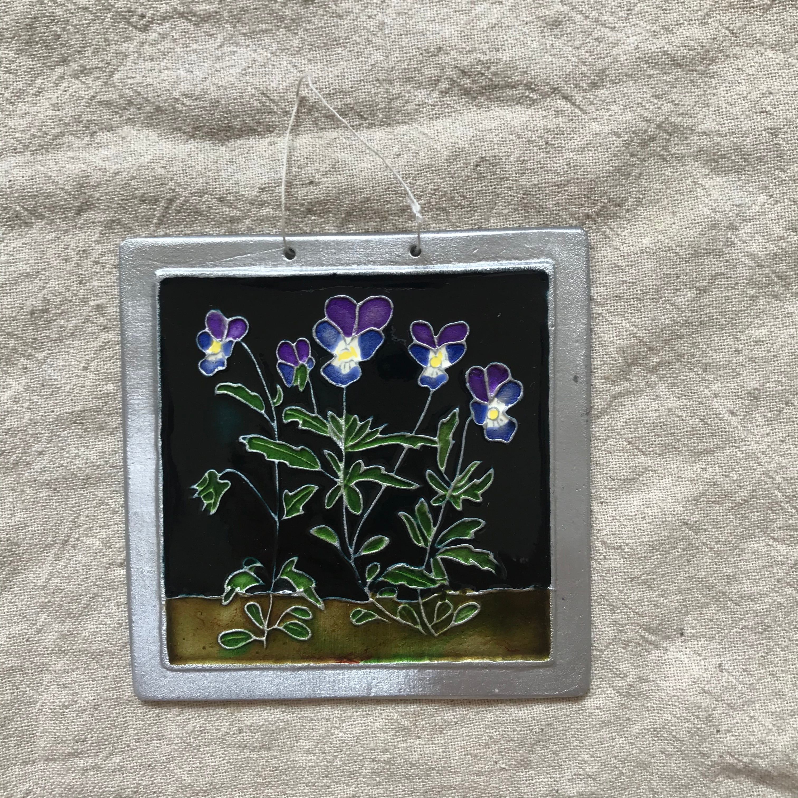 ビオラの花の壁飾り