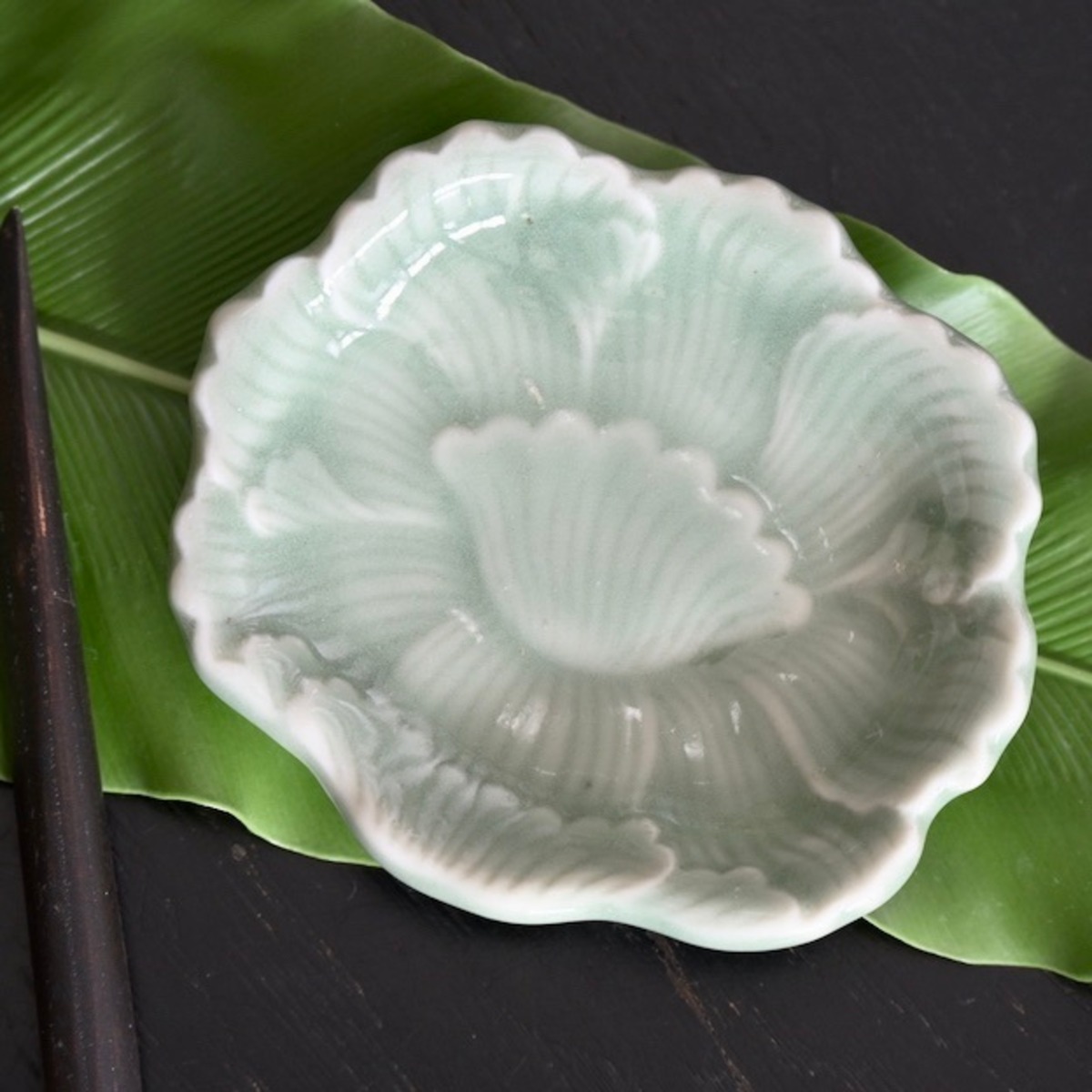 50116】 三田青磁 牡丹 手塩皿（1個） 江戸/ Mita Seiji small plate 