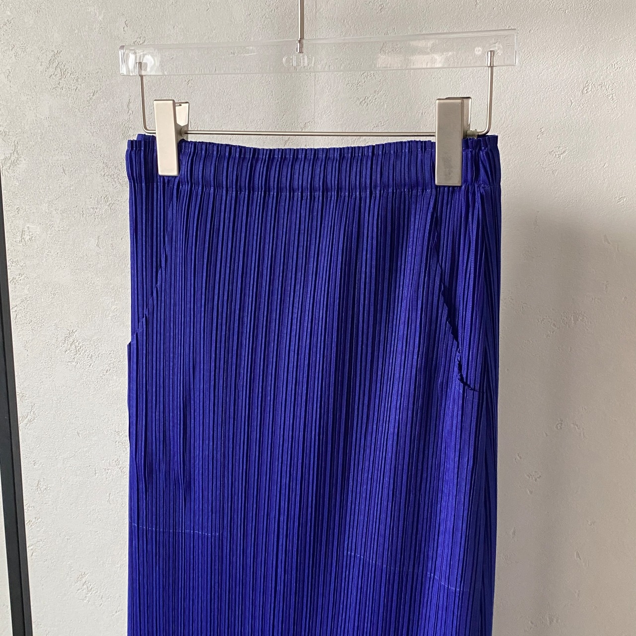 【受注予約：7月中旬入荷予定】pleated 【SK】/blue