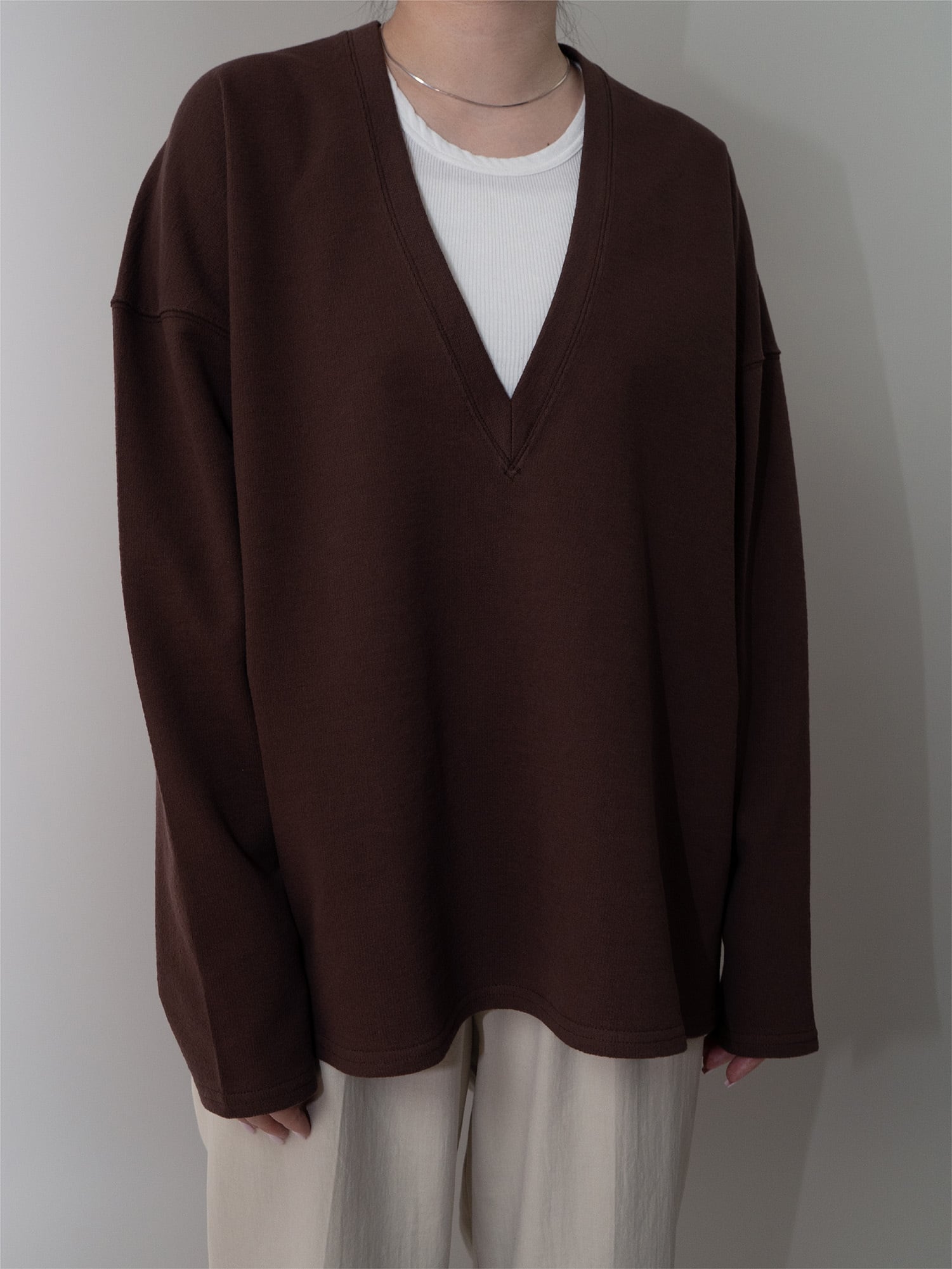 Deep V Neck Pullover / Brown | FUSA