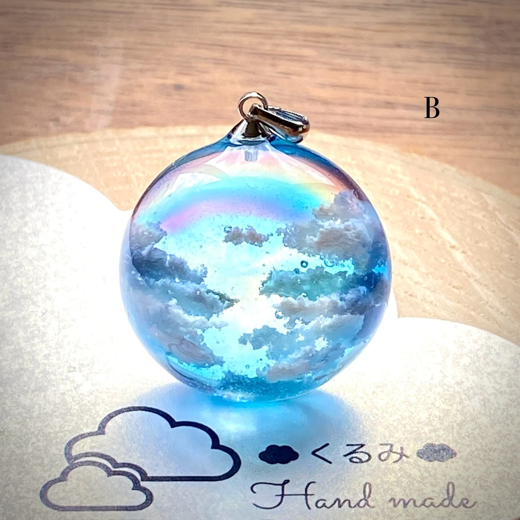 半球の雲レジン 青空にかかる虹 バチカン付 B