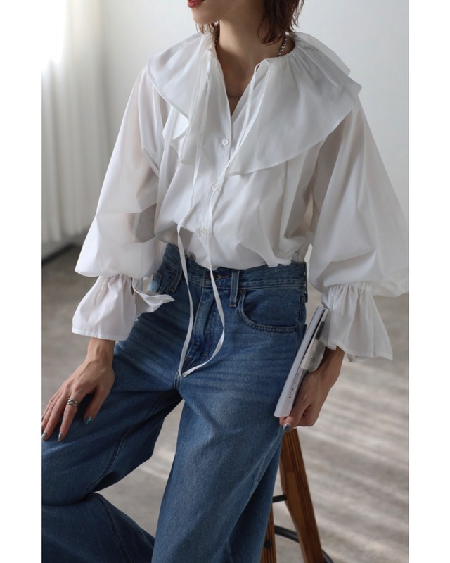 ラッフルフェミニンブラウス