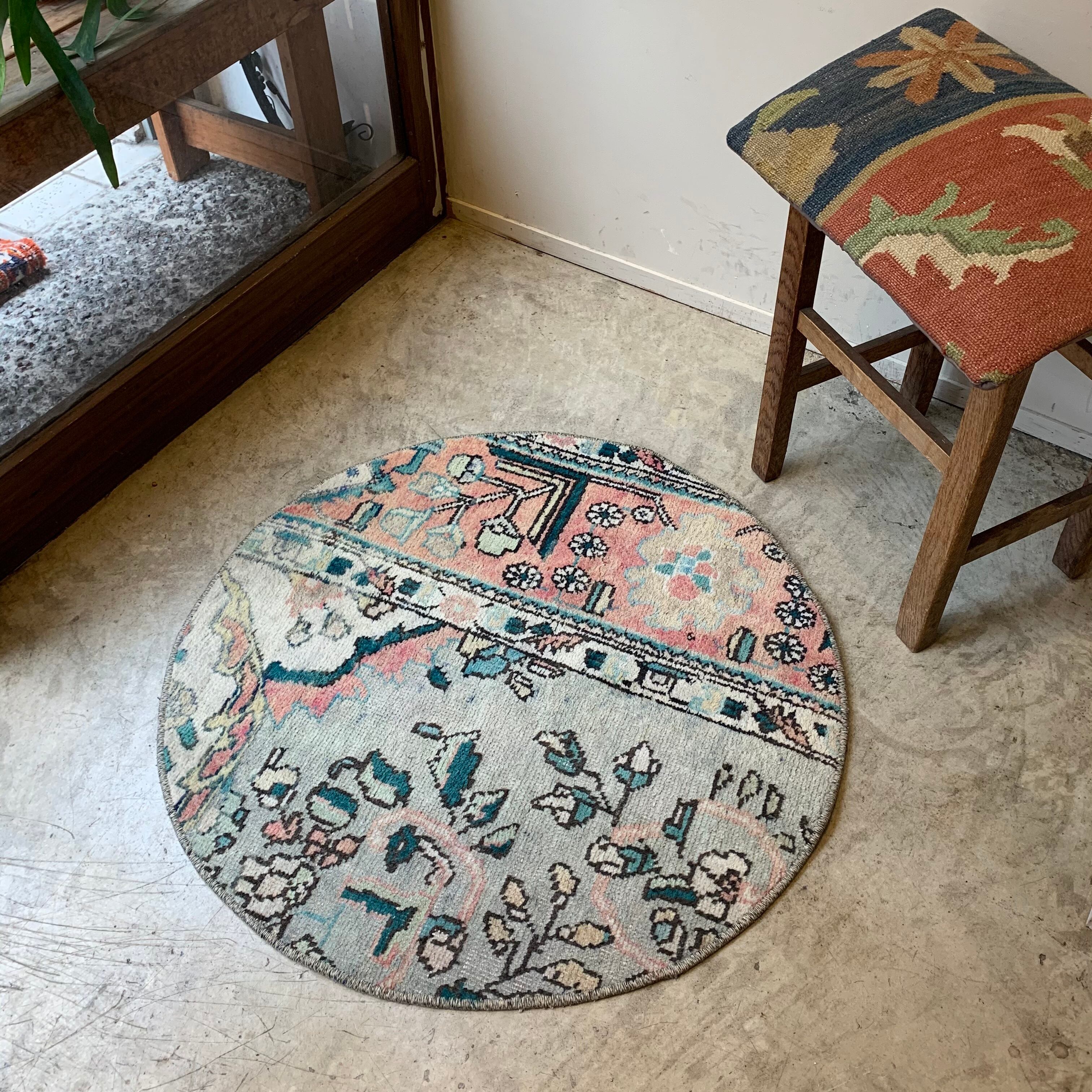 vintage KILIM circle rug / オールドキリムラグ（円形） | KILIG vintage