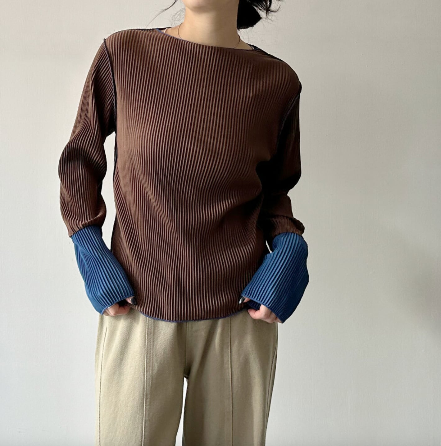 ナンバーミーTOKYO"CREW KNECK BY COLOR PLEATS PULLOVER"BROWN