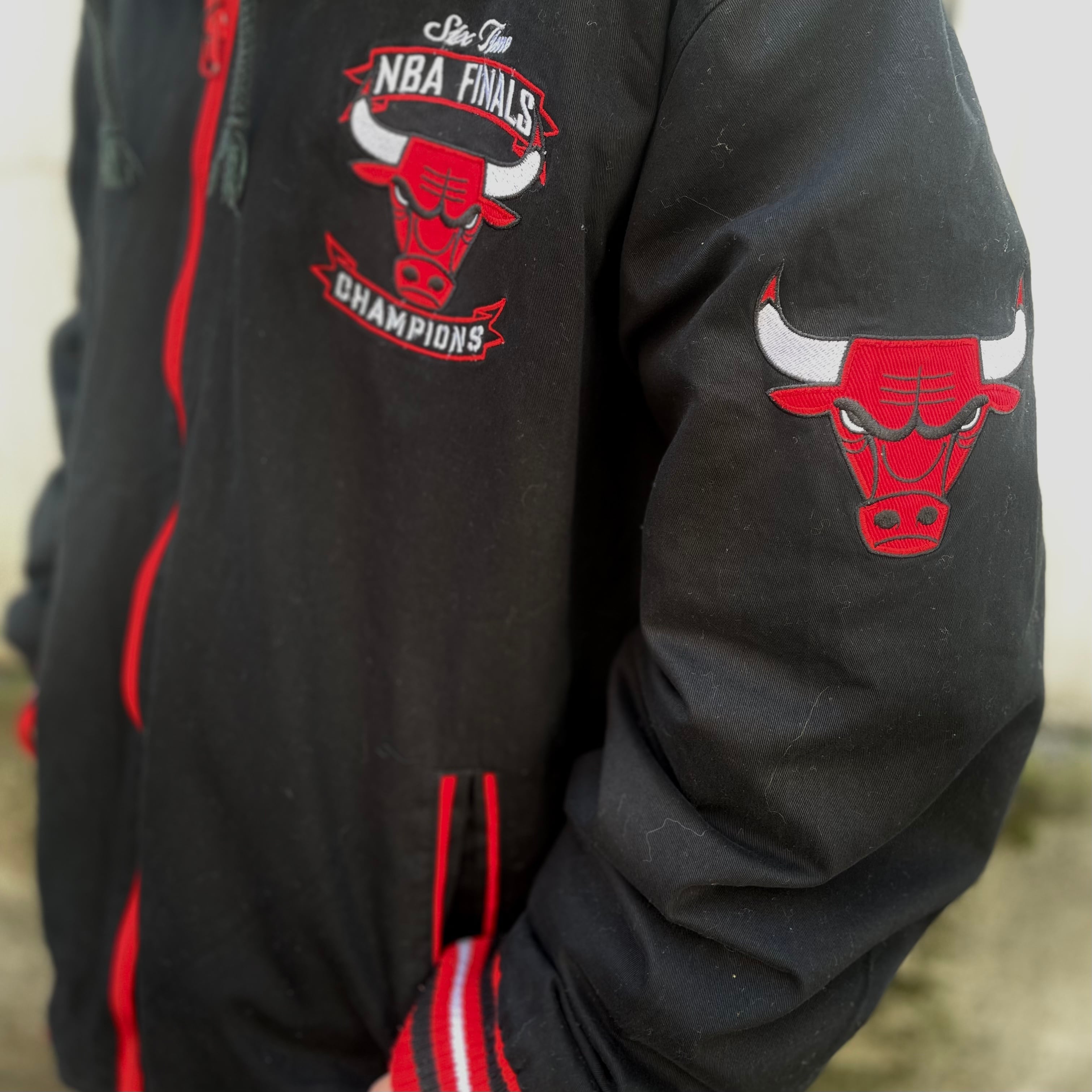 size:2XL【 NBA CHICAGO BULLS 】シカゴブルズ JHデザイン スタジアムジャンパー スタジャン ブルゾンジャケット NBA  リバーシブル ブラック レッド 黒 赤 古着 古着屋 高円寺 ビンテージ | Slat_Albatross_Isla_Vintage powered 