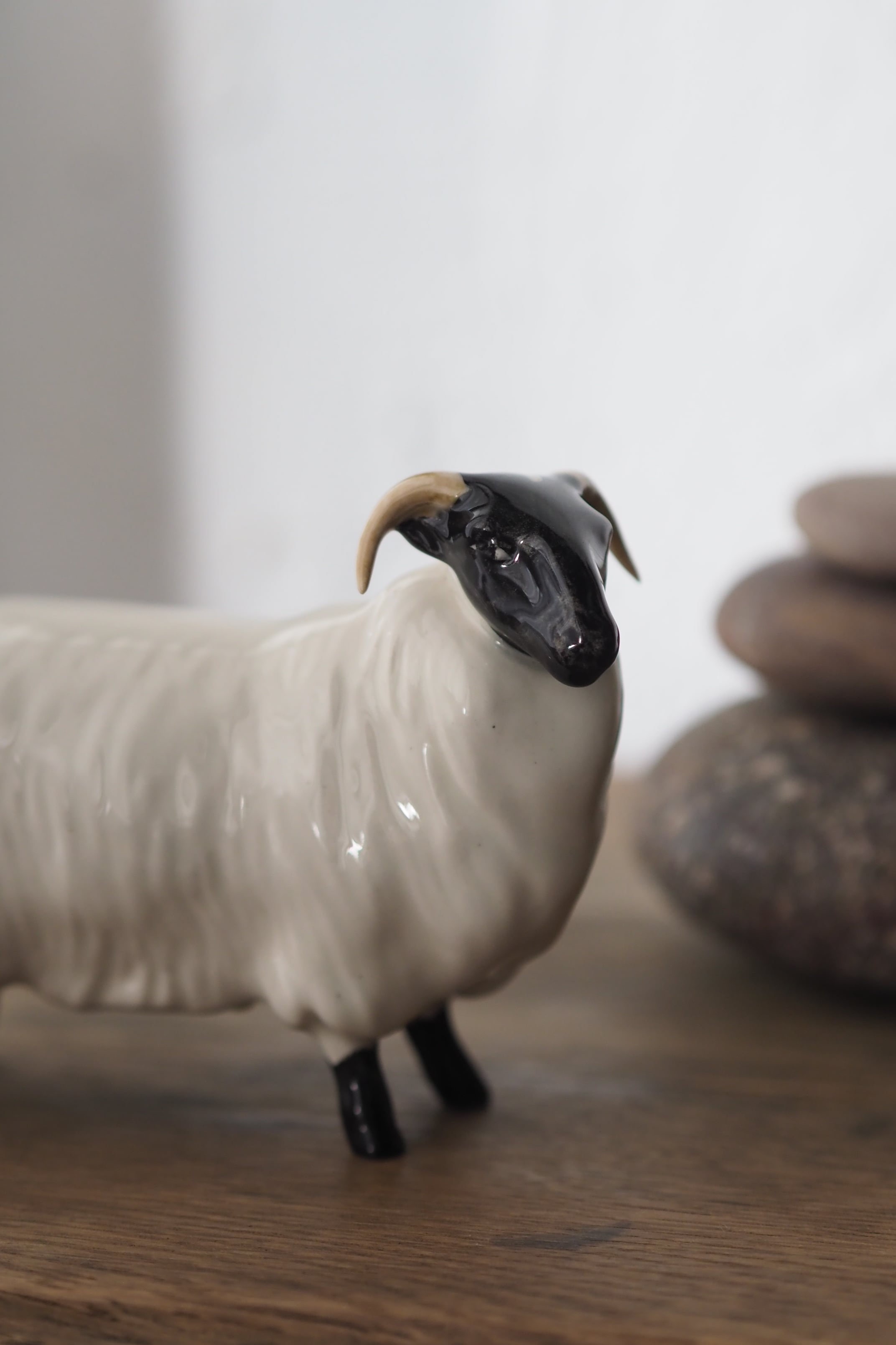 三日月眼の羊-vintage pottery sheep objet | アンティーク