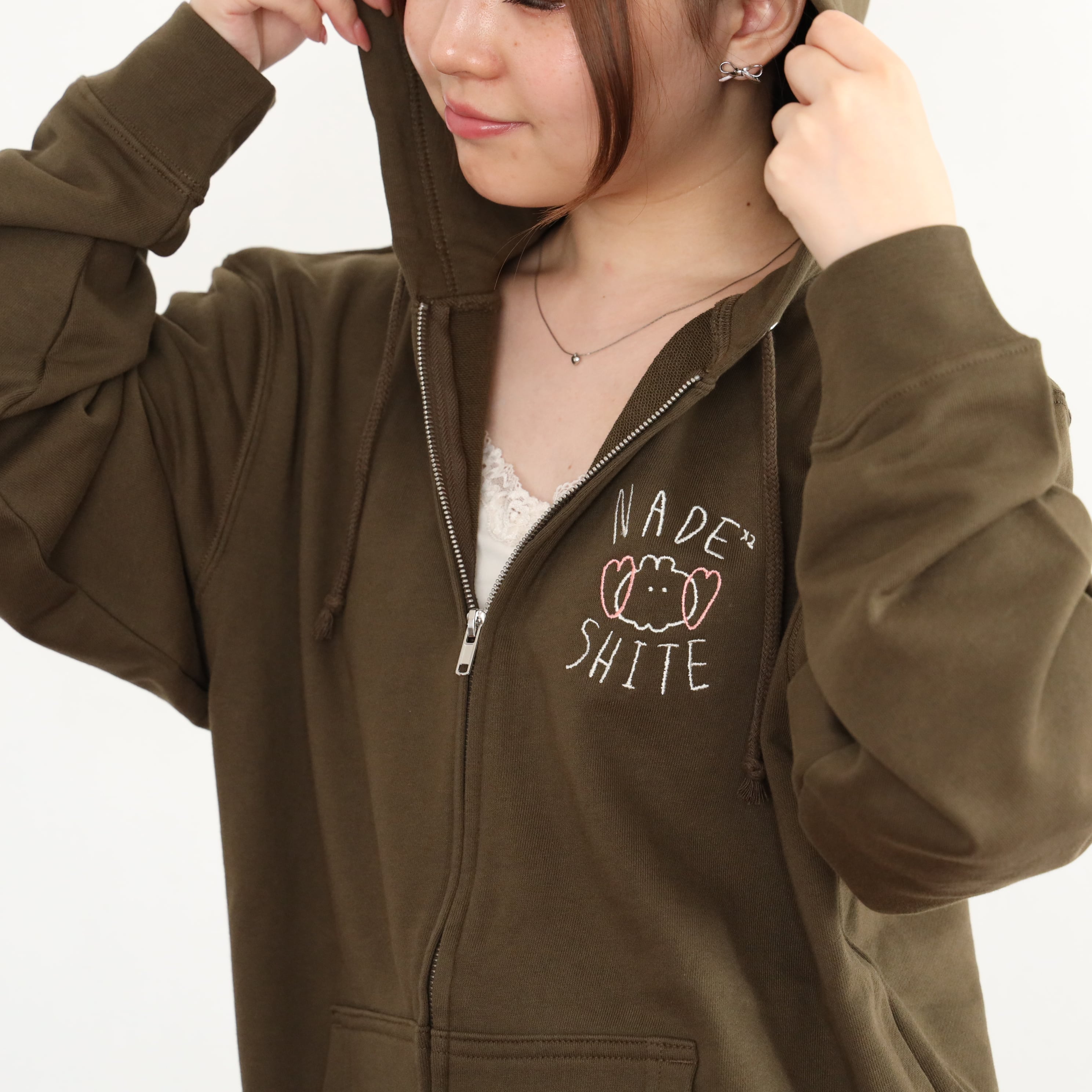 NADENADE刺繍ZIPパーカ/カーキ（MK-518) | もくもくちゃん公式