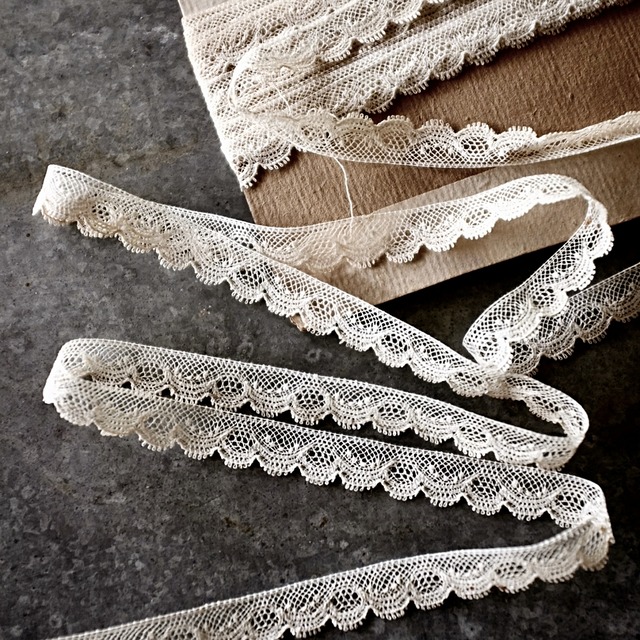 フランス 1900s 繊細な白の果実とアンティークレース 100x1.5c ヴァレンシエンヌ br102mn