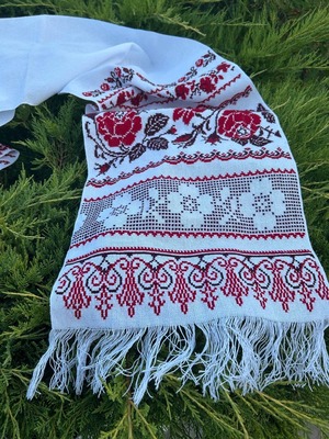 ウクライナ伝統手刺繍祭具タオル「ルシニク」