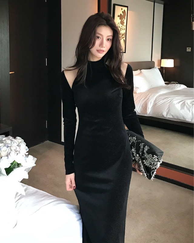 ショルダースリットロングワンピース　A25310