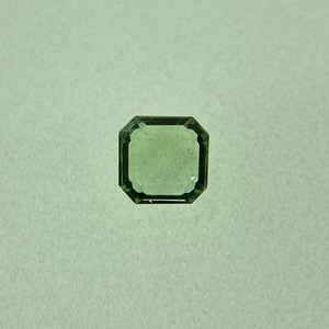 トルマリンの角砂糖  約3.9mm*4.0mm H2.8mm r-0421