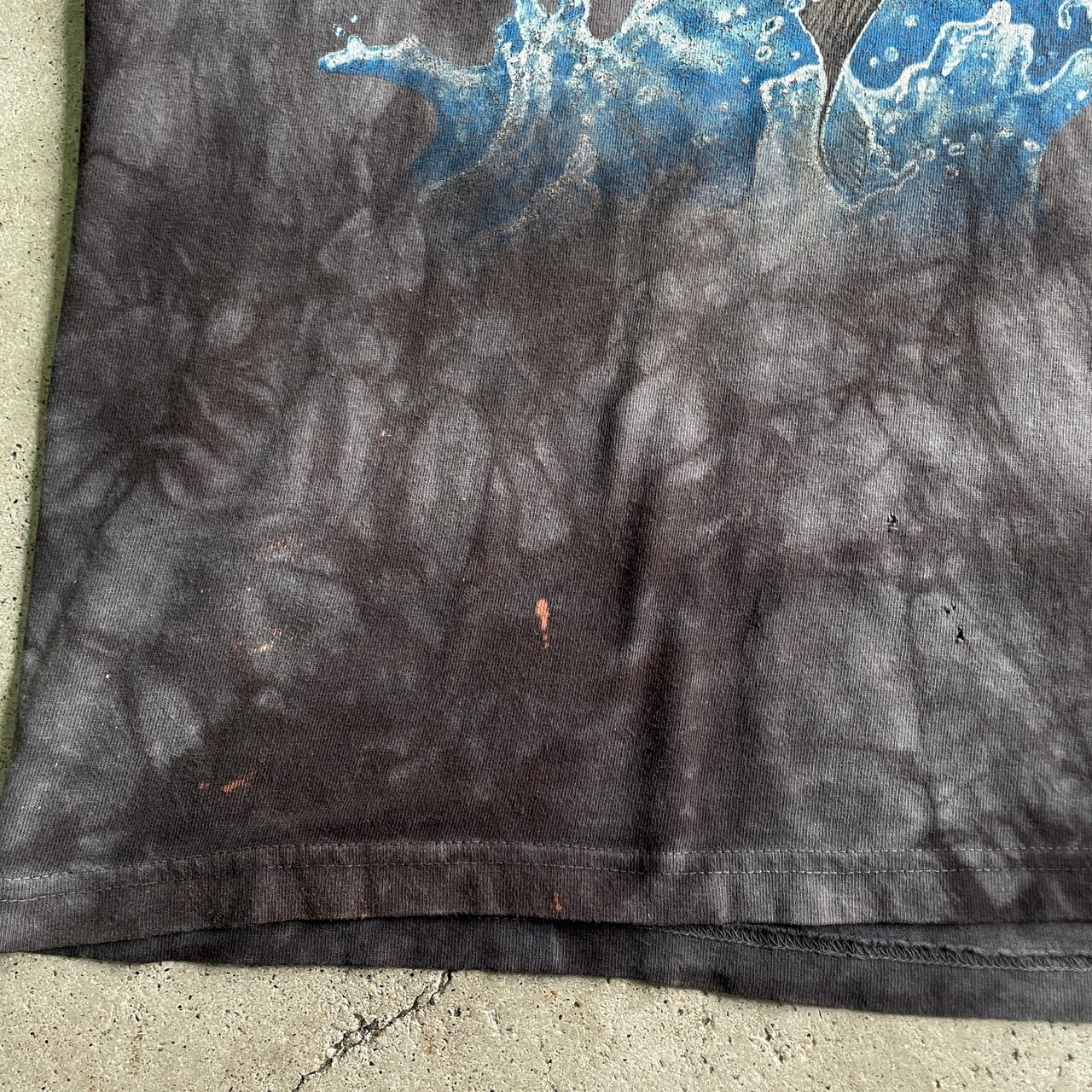 THE MOUNTAIN タイダイ染め ブラックバス 魚 ビッグプリントTシャツ 