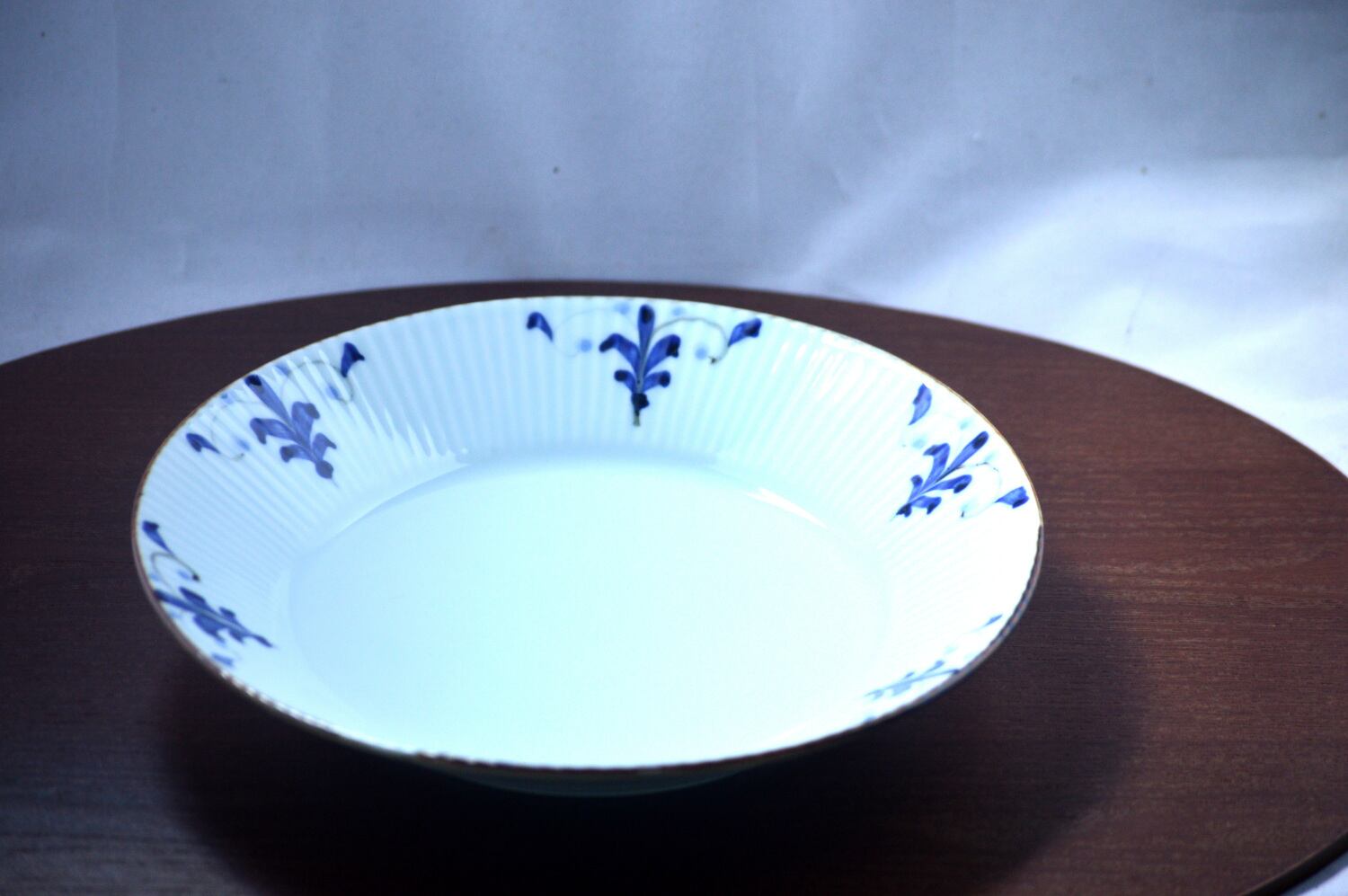 リーブスしのぎ7寸皿 | 有田焼 緒方陶園オンラインショップ