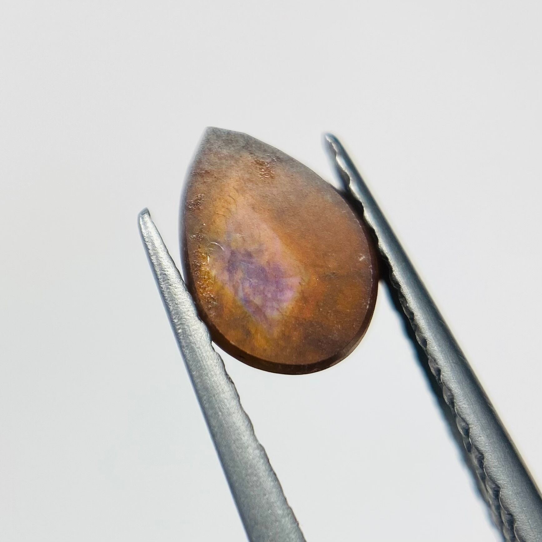 和の美しさ感じるレインボーガーネット