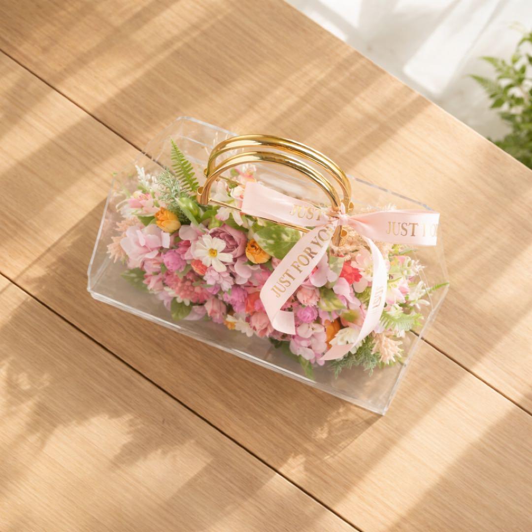 花を持ち歩くように贈る｜春の小花が咲く 光触媒フラワーバッグ