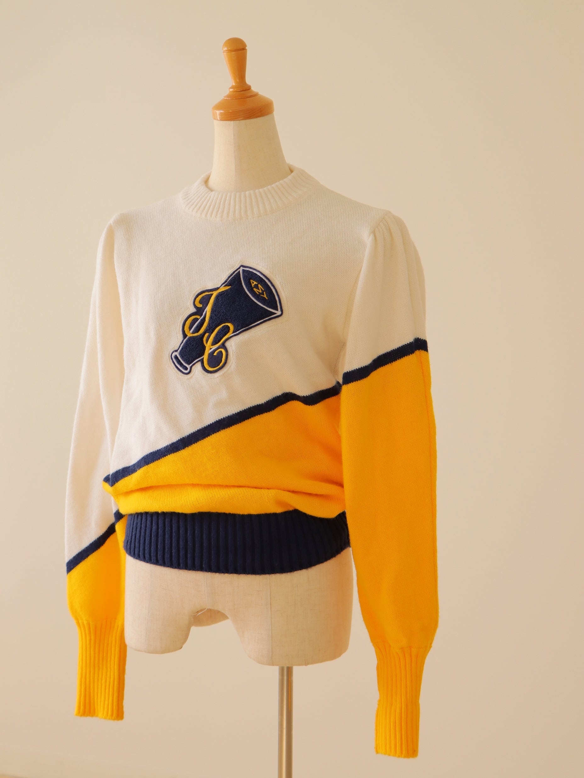 ●made in USA cheerleader design sweater