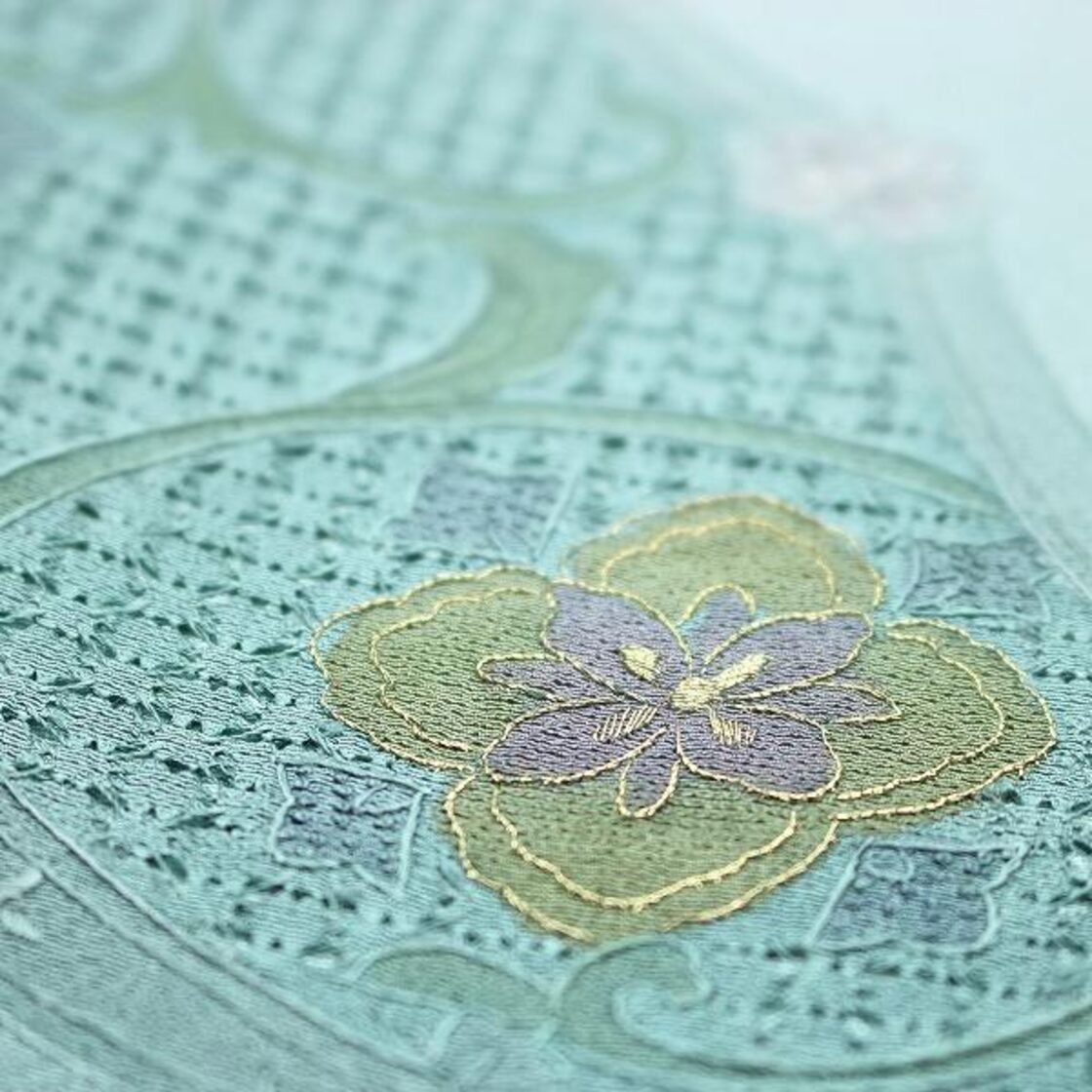 ラグジュアリーな訪問着 蘇州刺繍 相良刺繍 スワトウ刺繍 美品のお着物 