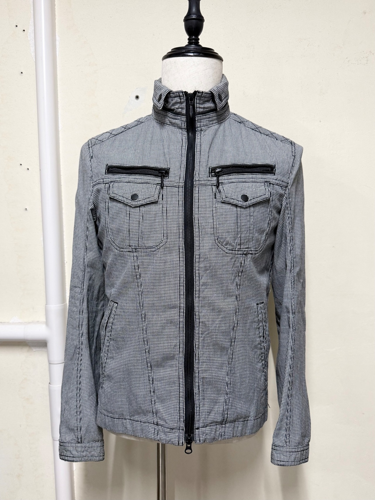 ''HIDEAWAYS'' gimmick jacket
