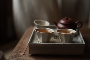 古徳化型・六角詩文杯「花香入酒樽」（満水容量約35cc）