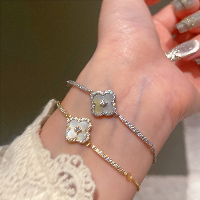 【即納】フラワーモチーフブレスレット《ゴールド、シルバー》