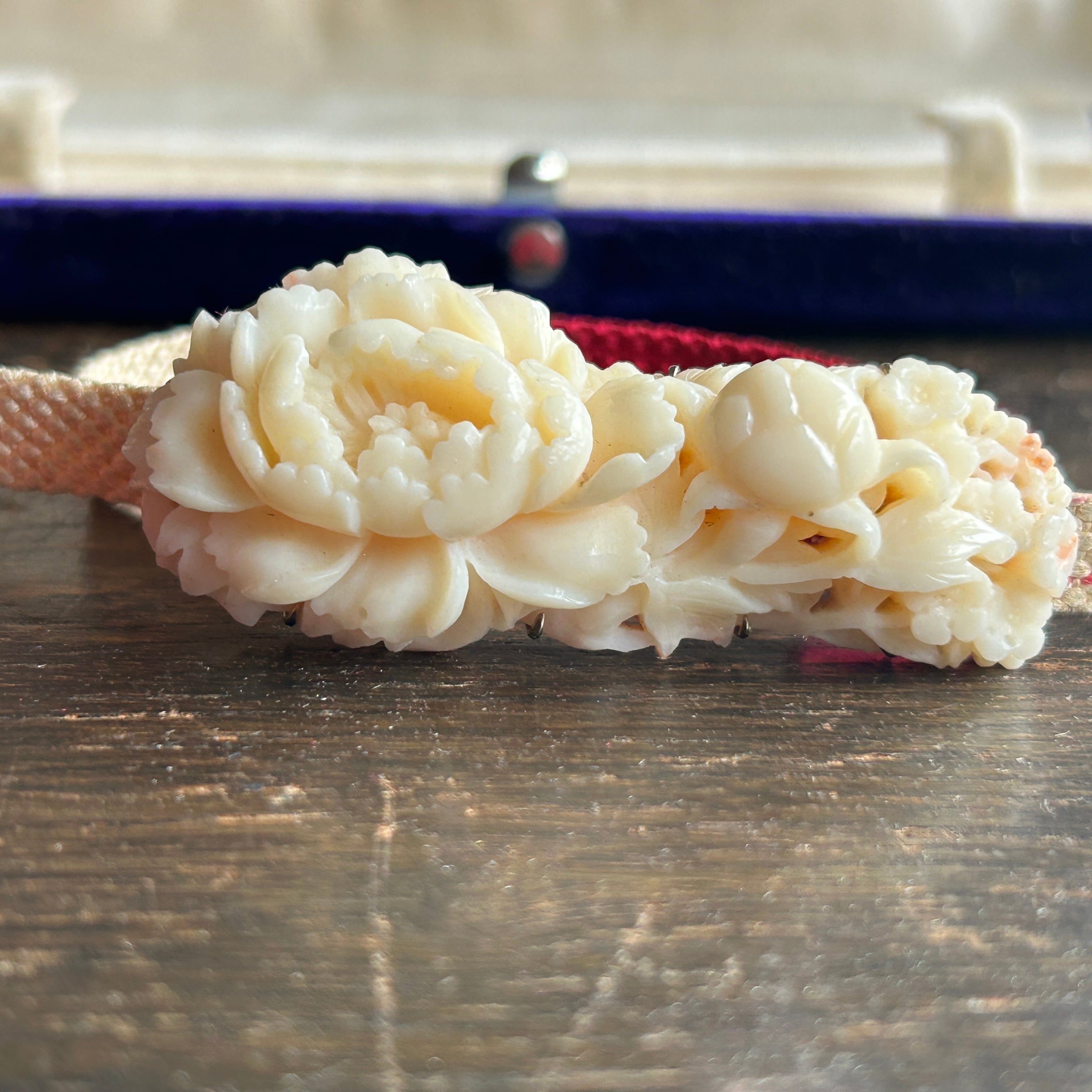 アンティーク　昭和5年　白珊瑚の牡丹帯留め