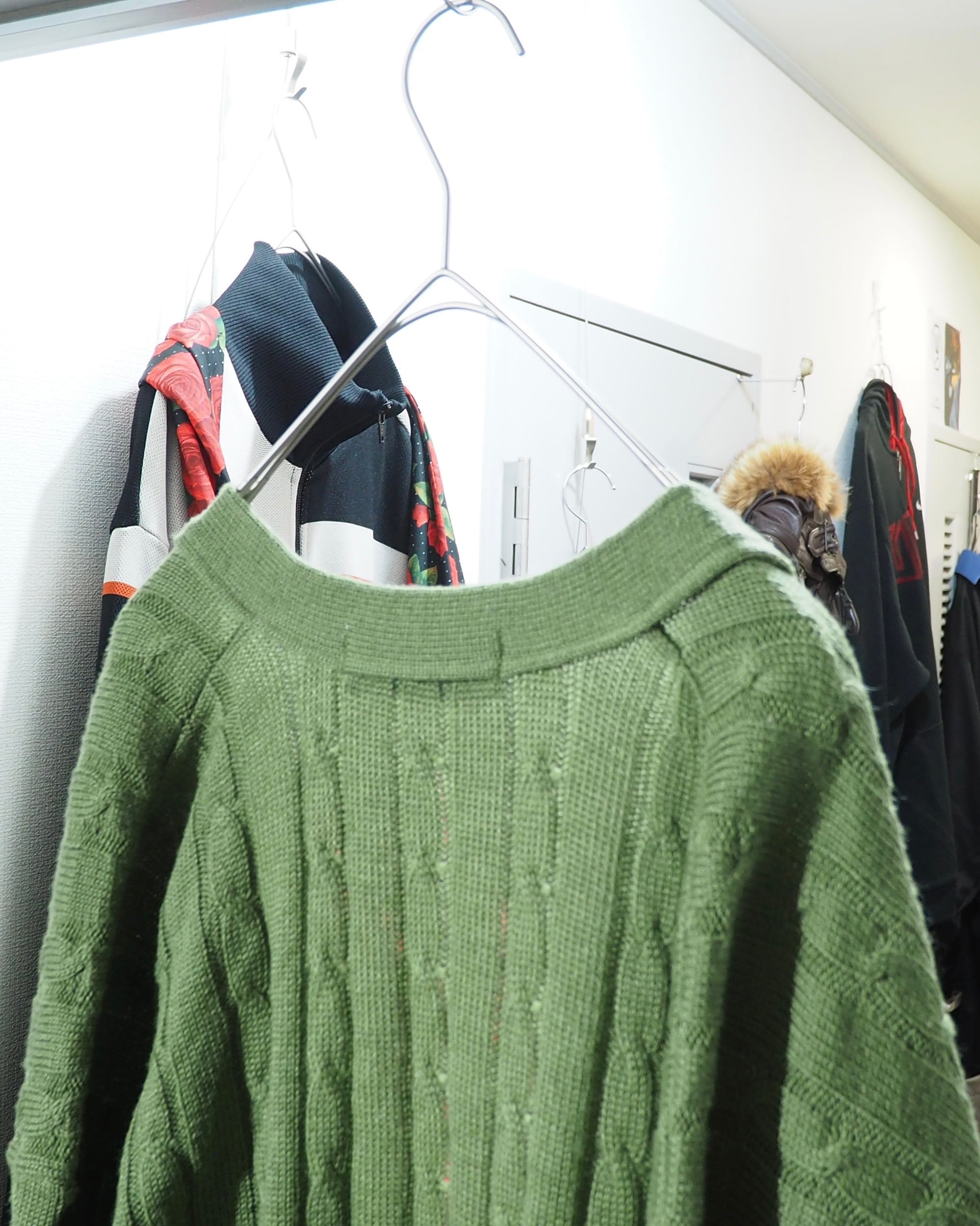 1990s ” VONANZA ” Beautiful Light green Color vintage loose knit Cardigan