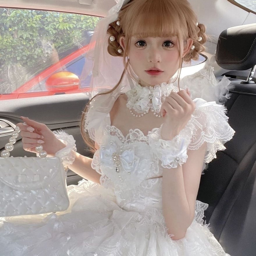 真っ白なレース生地 大きめのドールちゃん用ドレス Amazon.co.jp