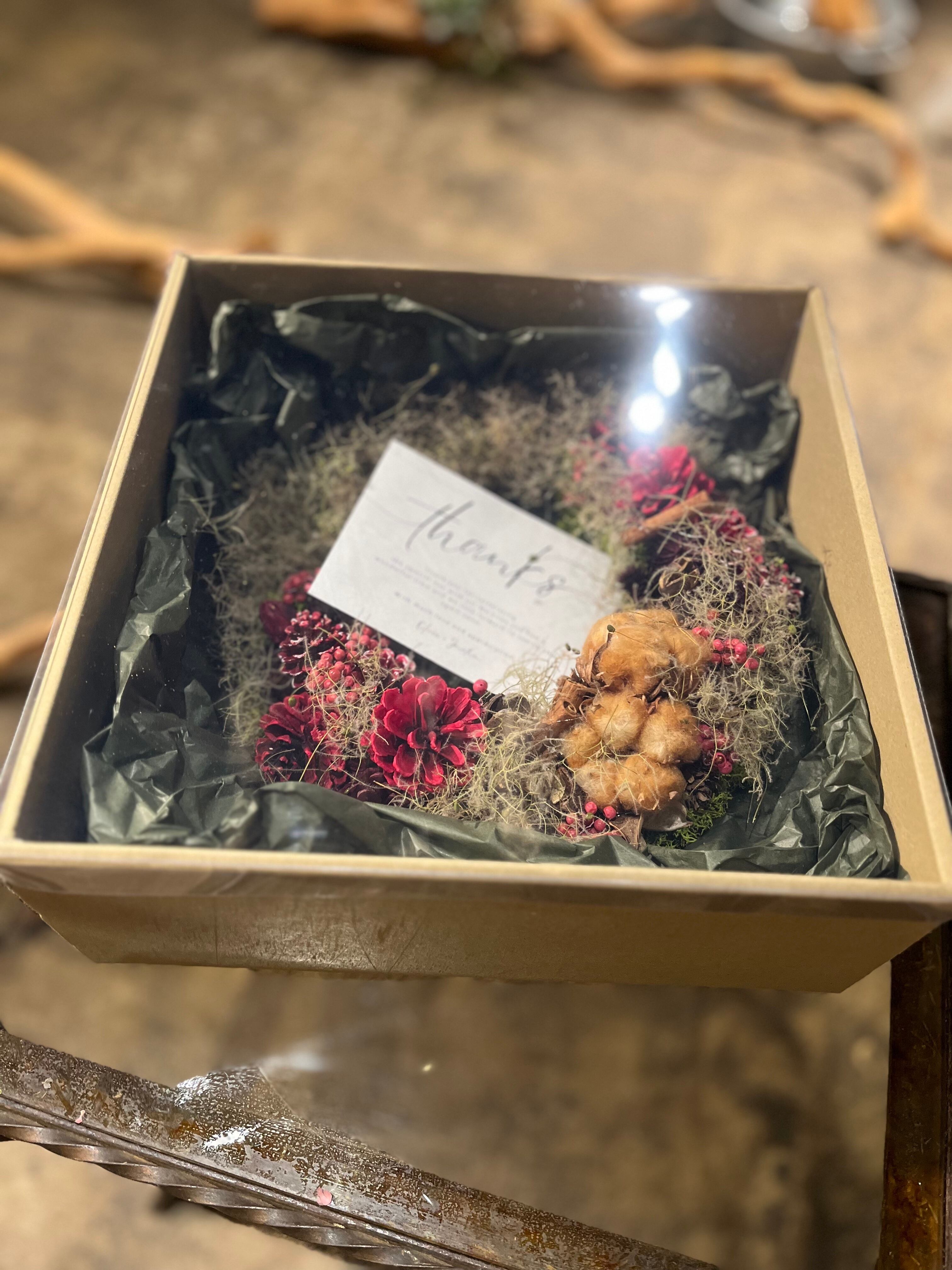 スモーキーなスモークツリーのナチュラルリース(Red)　ギフトケース入り