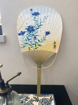 MU172　丸亀うちわ　花うちわ　桔梗「片桐嘉正（ 雅号　嘉陽）作画」Marugame Uchiwa Fan Flower Uchiwa Fan Kikyo ‘Illustrated by Katagiri Yoshimasa