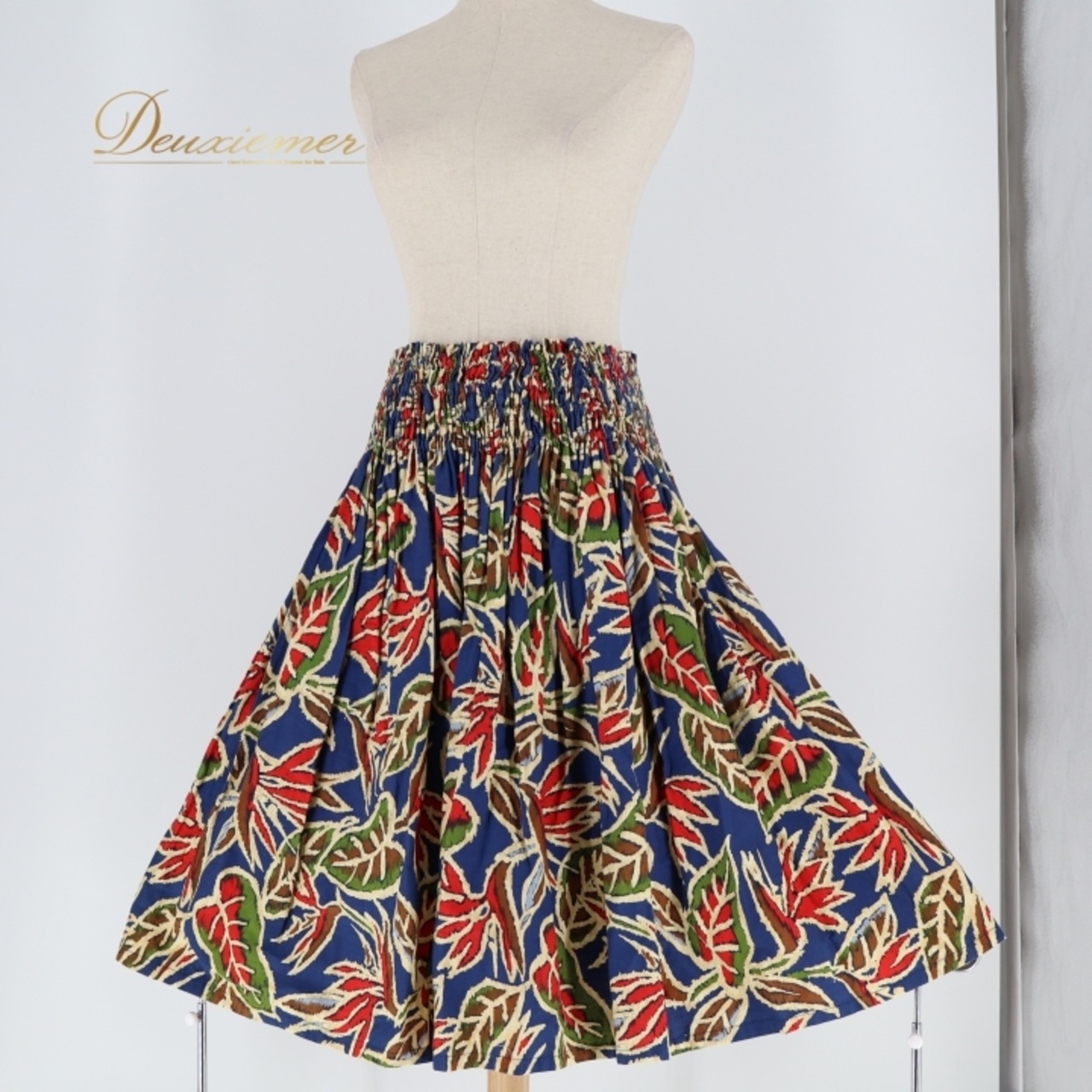 フラダンス 衣装 パウスカート ブルー系 バードオブパラダイス柄 カラフル シングル 華やか 目を引く 紺 青 赤 緑 茶 ハワイアン アロハ ハワイアンプリント フラ ダンス レッスン 練習 エレガント 大人っぽい パーティー レディース かわいい