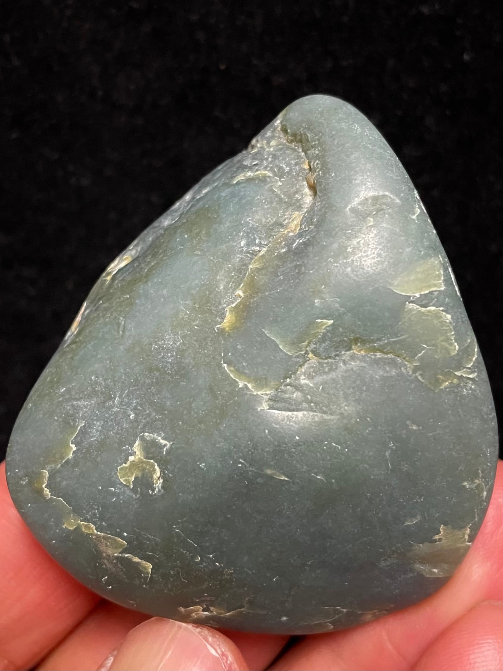 5) 日本人の「心」に寄り添う御守り!成熟した心魂「糸魚川ネフライト」軟玉・中型