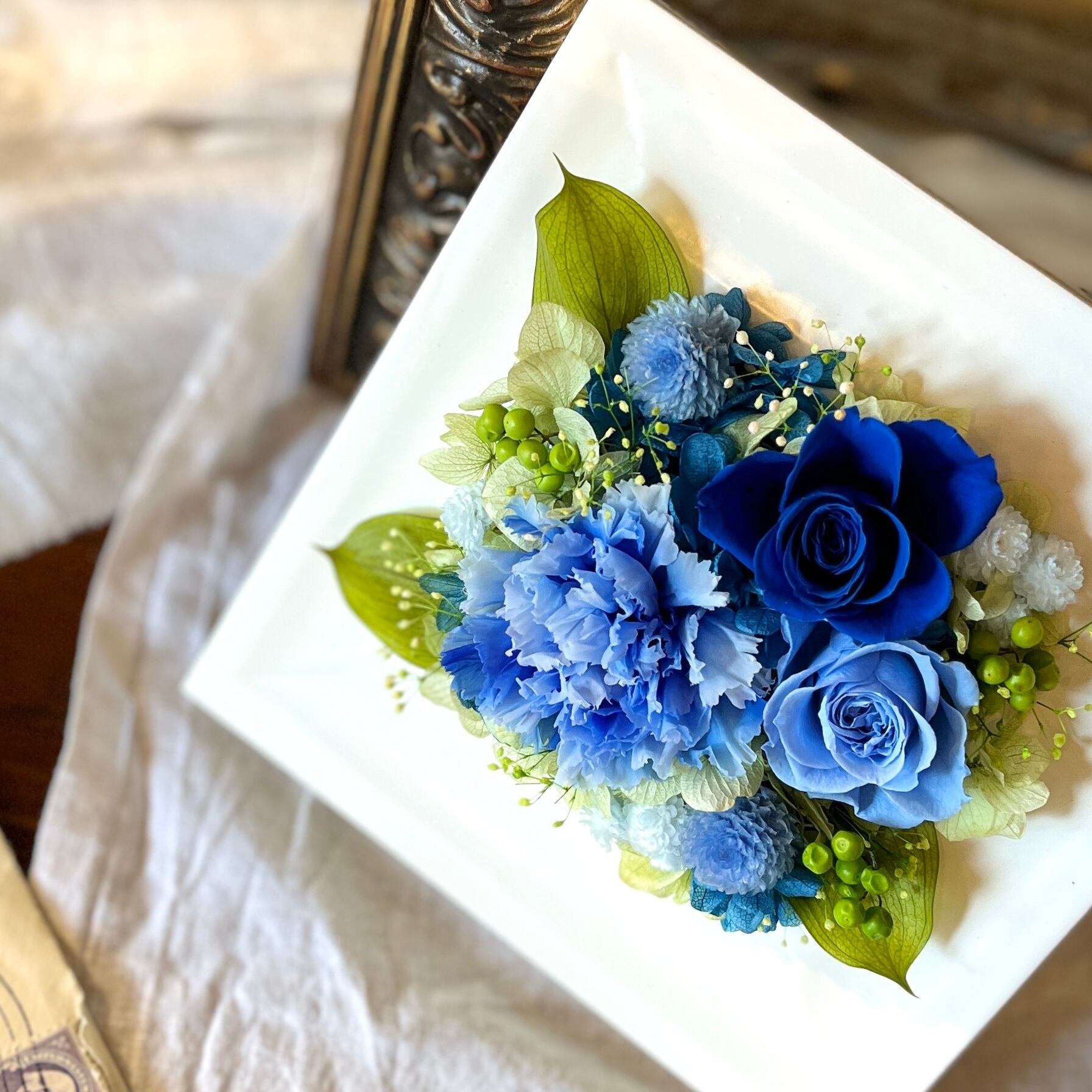 水彩ブルーフラワーのガラストレイ☆食器＊小物入れ＊トレー 青被せ