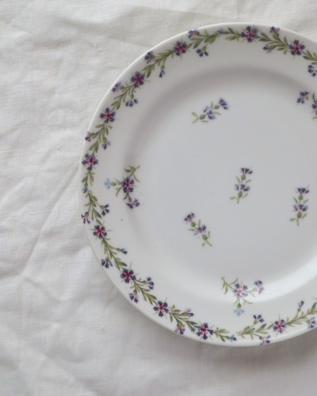 Limoges リモージュ “Fleurettes” 小花柄の平皿プレート/B