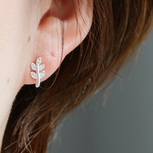 s925 小さなリーフシルバーピアス