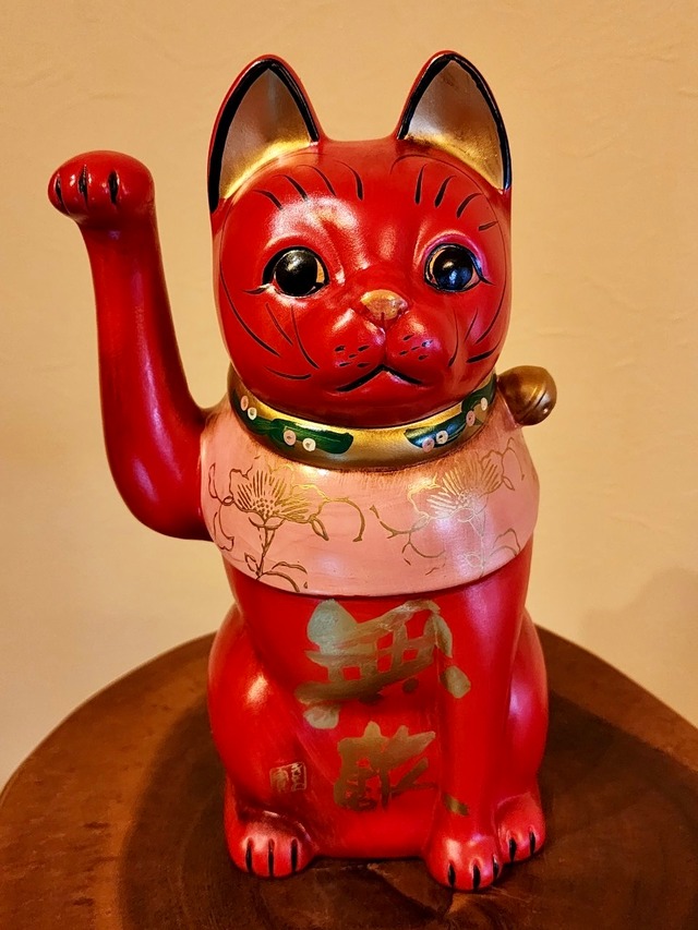 帝国ホテルプラザ東京「花道」記念　限定招き猫　大正猫　(赤・中) 「無敵・いいことがある」