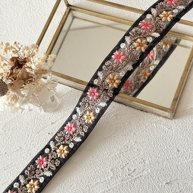パフューム　[オレンジブラック]インド刺繍リボン 3669