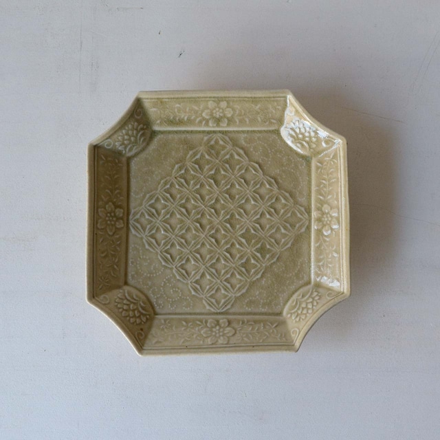 石田裕哉  灰釉陽刻隅入四方皿（26-008）