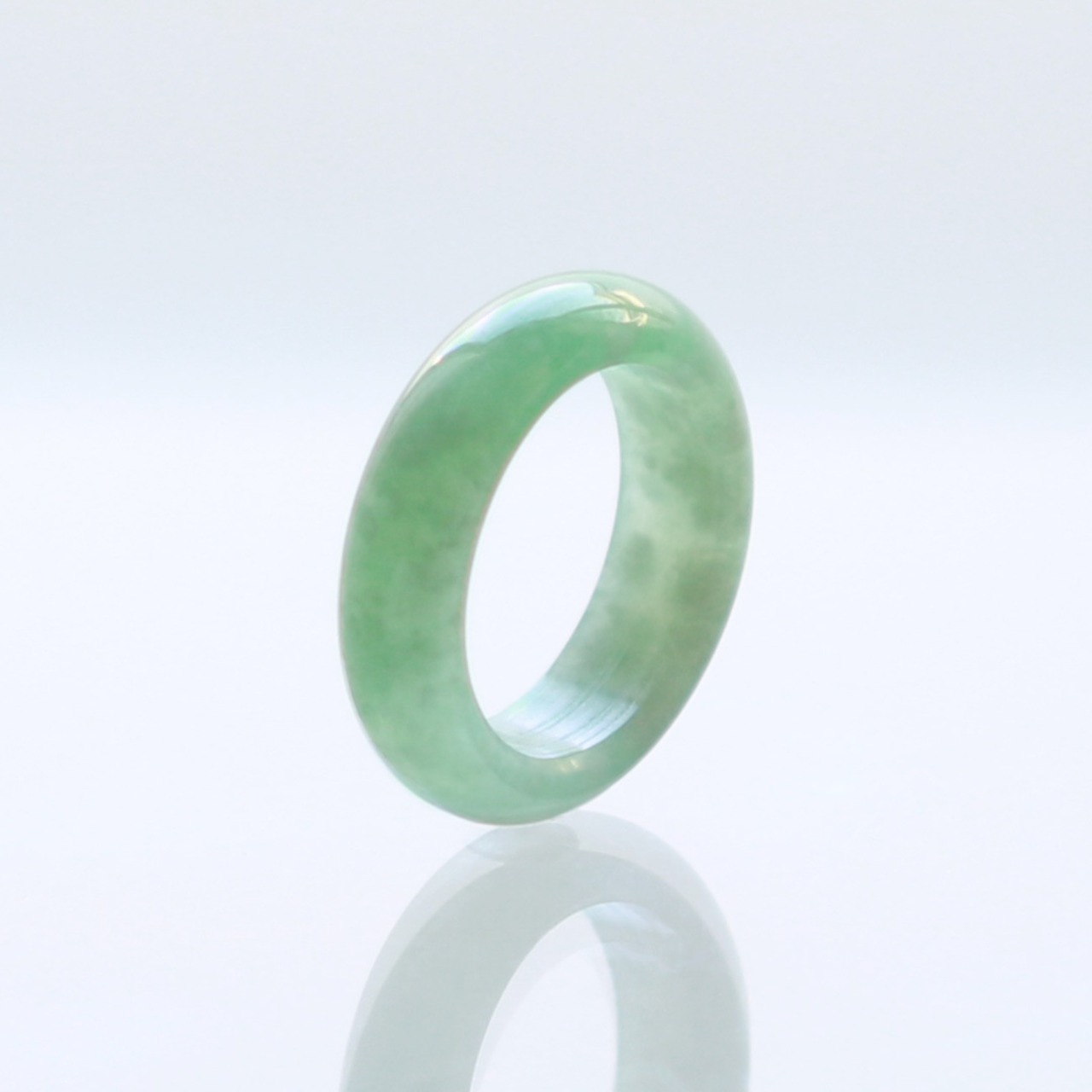 【10号】爽やかなミントグリーン。翡翠くり抜き甲丸リング A貨翡翠 jd_rg1812