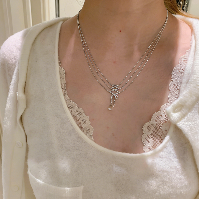 mo透き通るリボンの宝石ネックレス