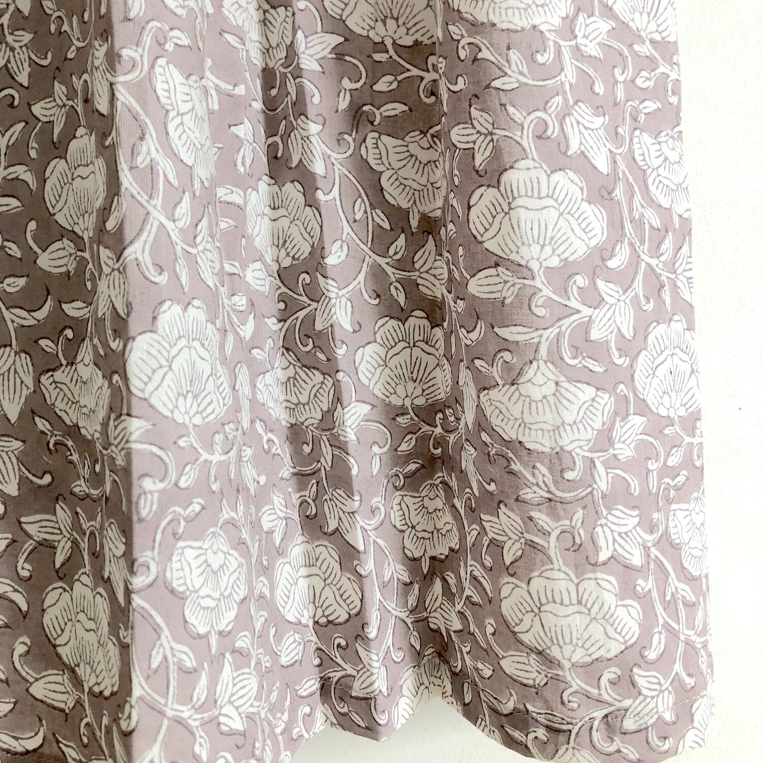 マキシ丈 くるみボタンのワンピースコート|01