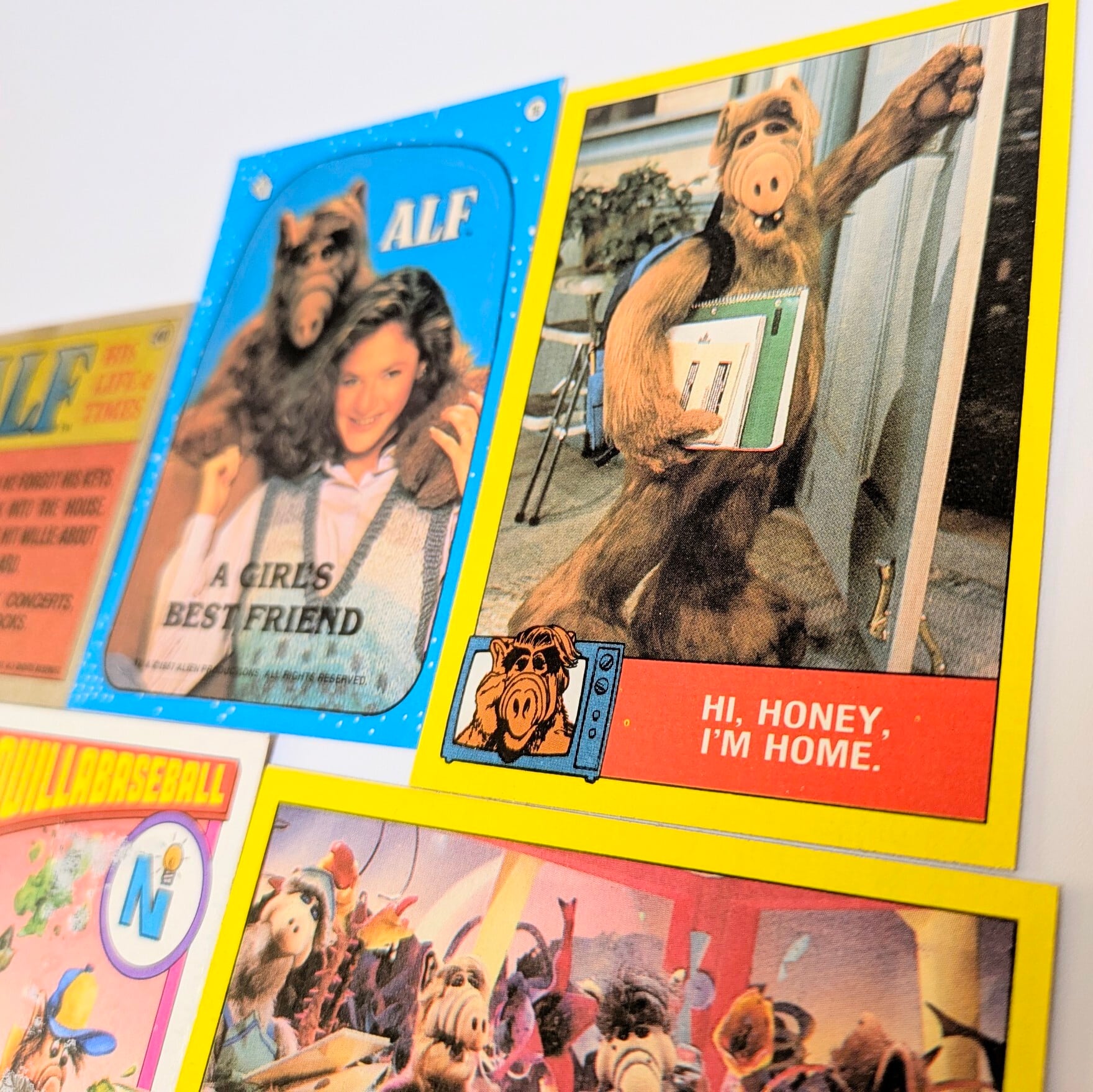 ☆送料無料！☆1987年製 Topps【 ALF（アルフ）Series 1 】VINTAGE トレーディングカード ステッカー 単品 （1個=5CARDS + 1STICKER）〚アメリカン雑貨 アメトイ〛